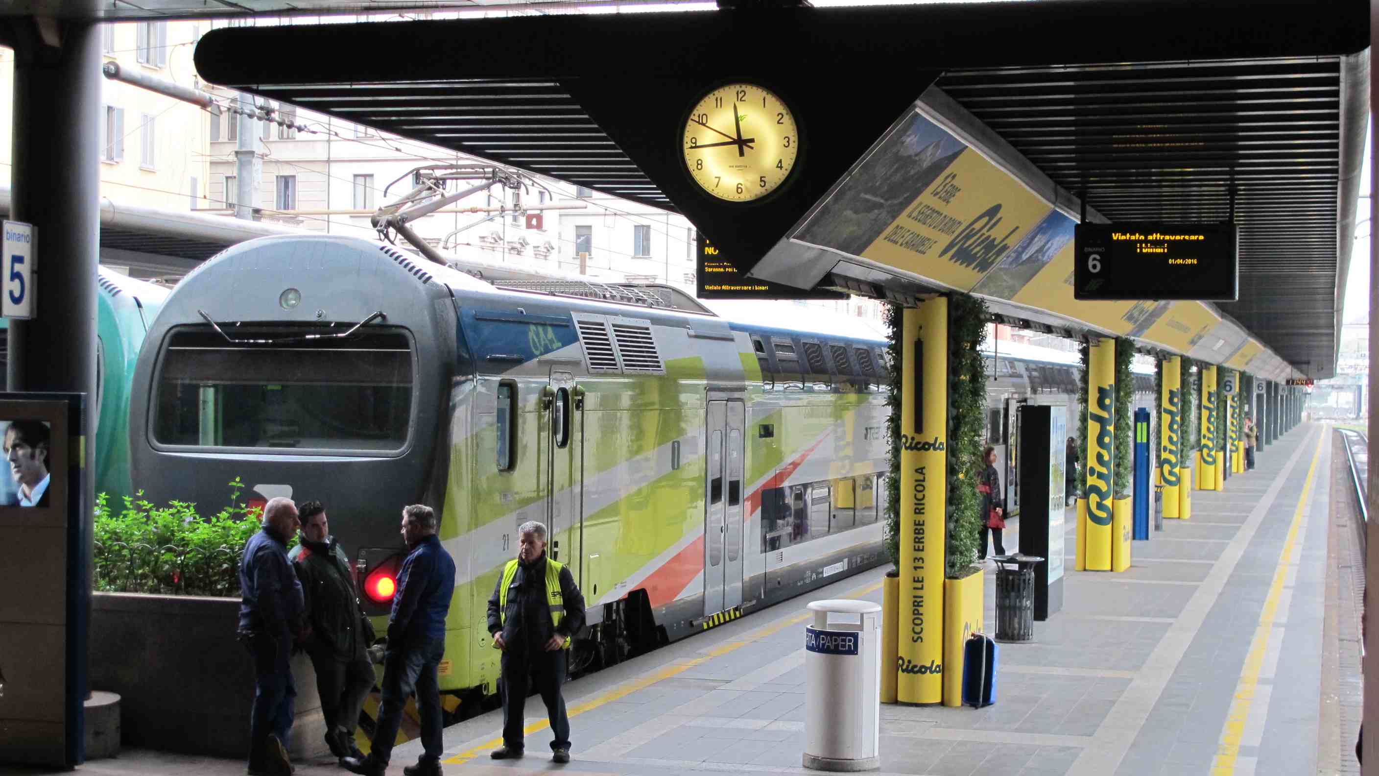 Sono 13 le erbe Ricola per il giardino verticale della stazione Cadorna di Milano