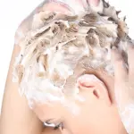 Come lavarsi senza usare lo shampoo