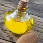 Come fare l'olio di mandorle