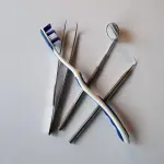 Come pulire gli impianti dentali: i consigli degli specialisti