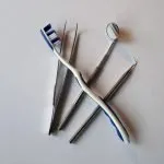 Come pulire gli impianti dentali: i consigli degli specialisti